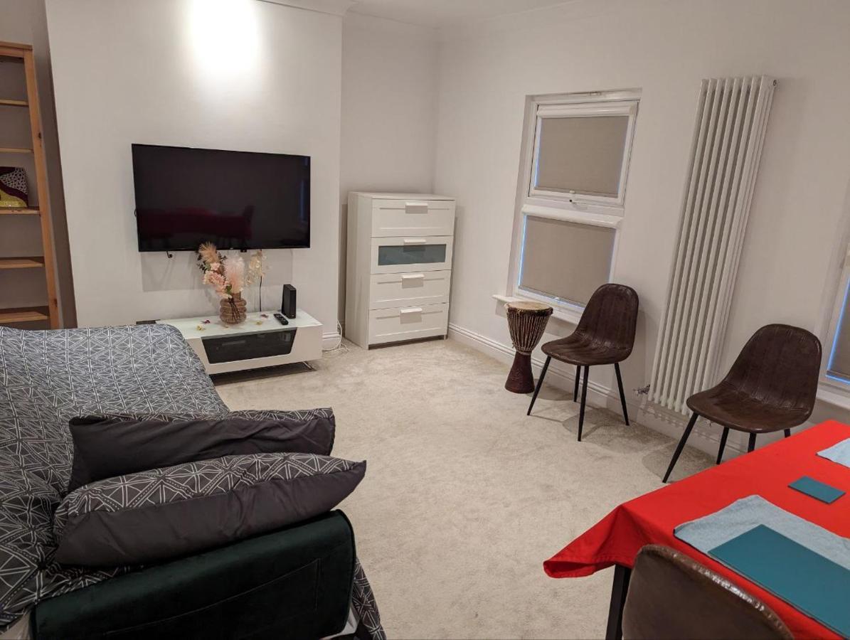 Fully-equipped Flat In The Of London.