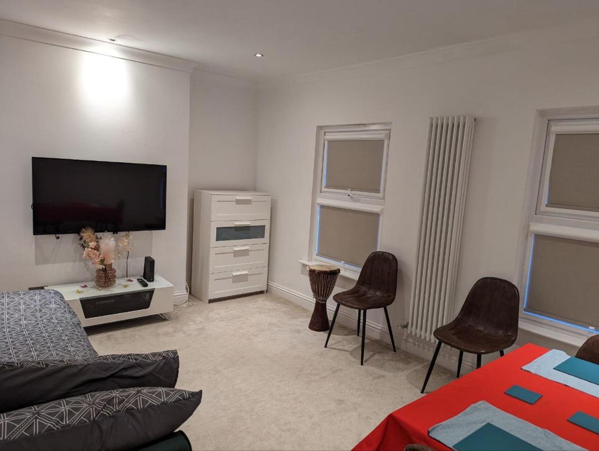 Fully-equipped Flat In The Of London. *