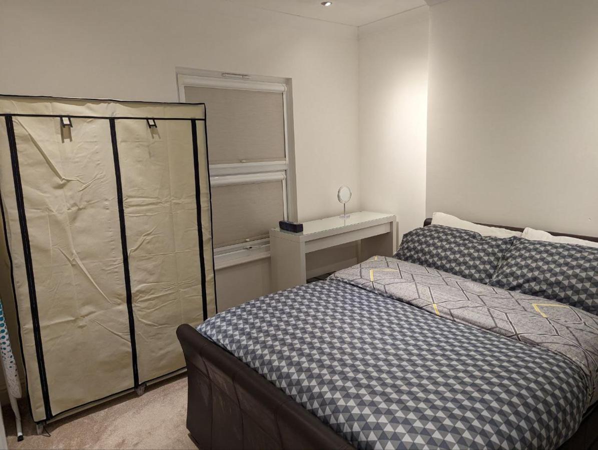 Fully-equipped Flat In The Of London.
