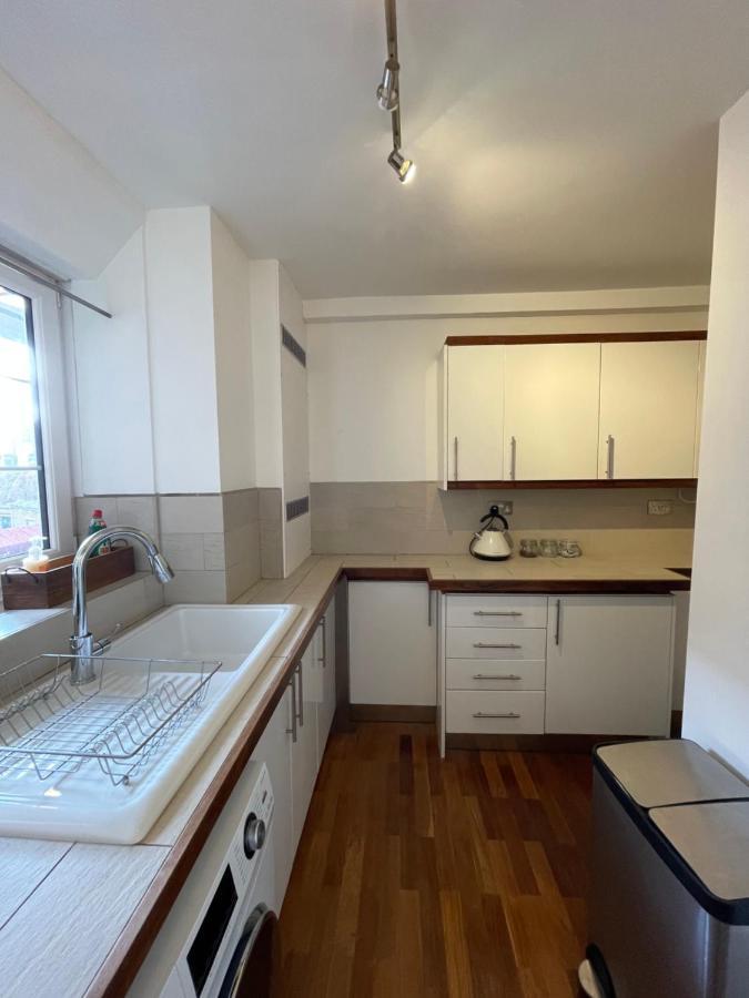 Spacious Flat Opposite The Oval * London
