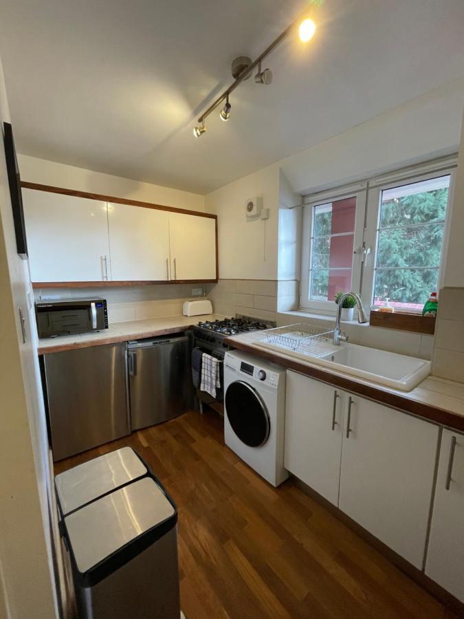 Spacious Flat Opposite The Oval Apartment
