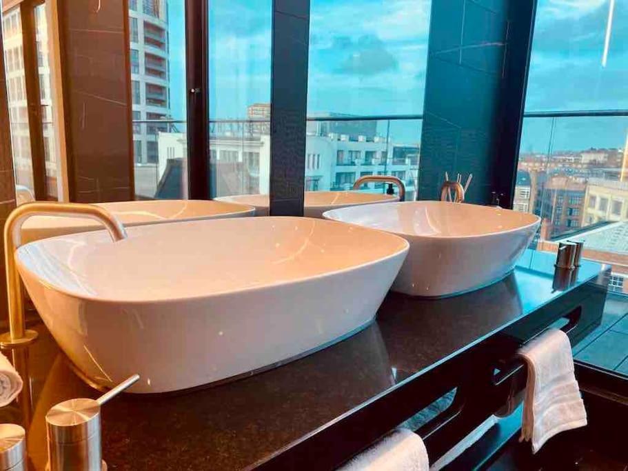 Large 3 Bed 3 Bathrooms Penthouse With Terrace And Views In Londen