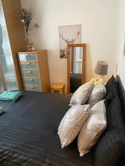 017- Premium Location 100 Penfold Place Leilighet *
