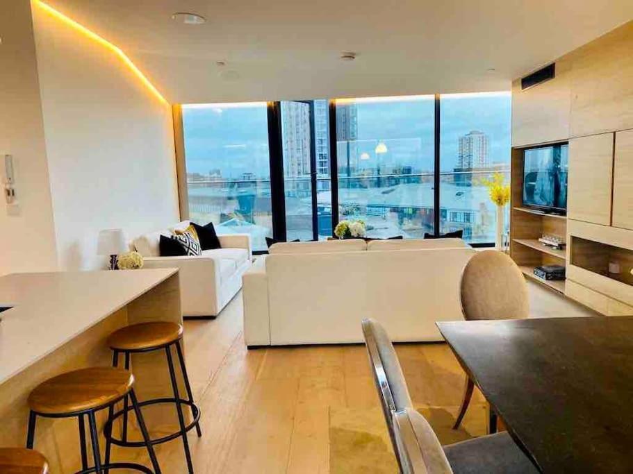 Large 3 Bed 3 Bathrooms Penthouse With Terrace And Views In * Londen