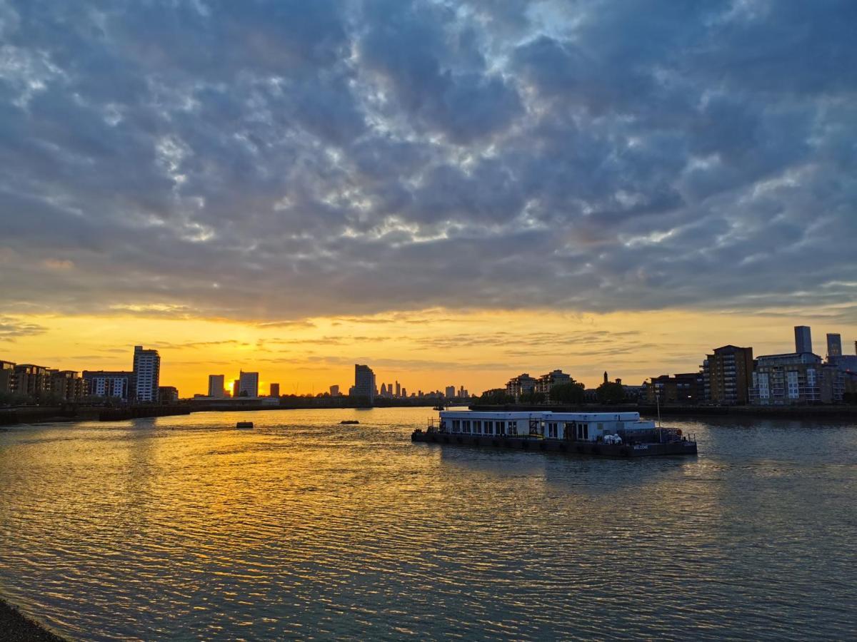 Homestay With Stunning Thames River View Privatunterkunft London
