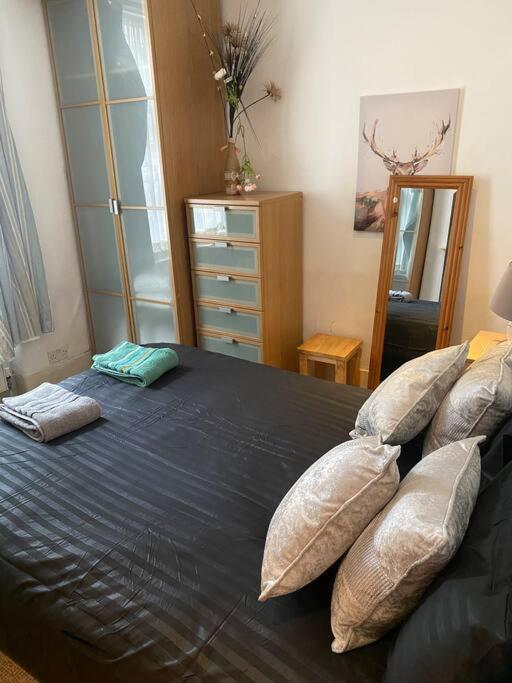 017- Premium Location 100 Penfold Place Leilighet
