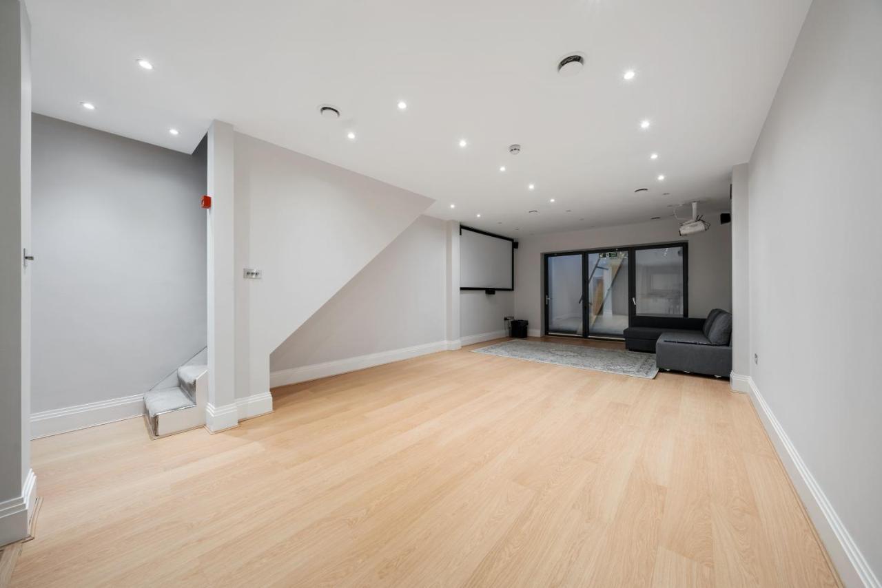 Ferienhaus Modern 4 Bedroom Townhouse With Cinema In The Heart Of Se1 *
