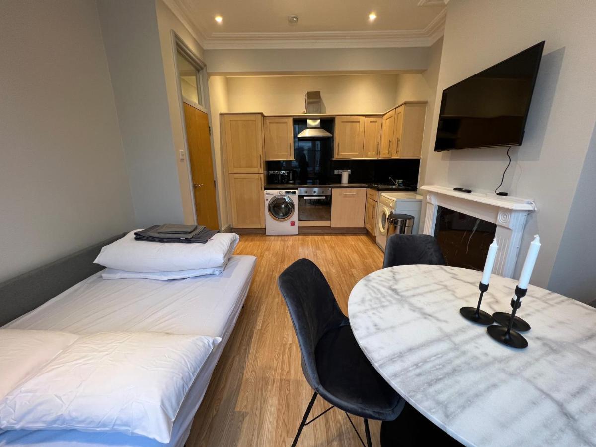Lovely 2-bedroom Victorian Flats Apartamento *