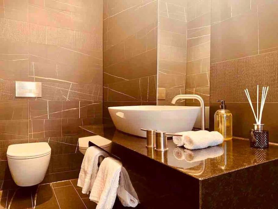 Large 3 Bed 3 Bathrooms Penthouse With Terrace And Views In * Londen