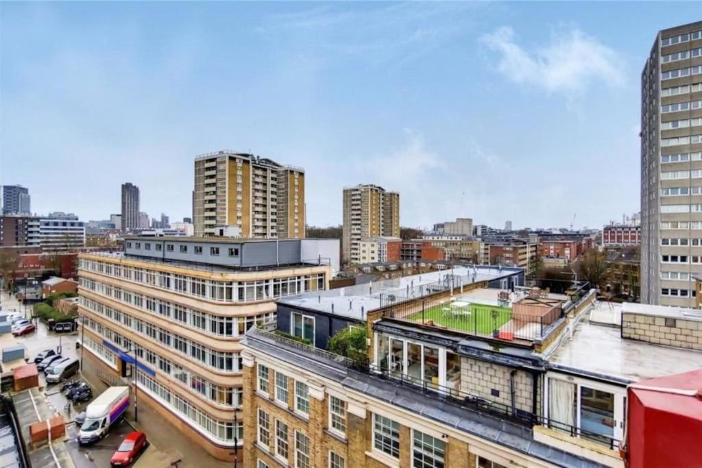 Large 3 Bed 3 Bathrooms Penthouse With Terrace And Views In * Londen