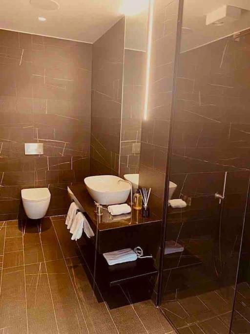 Large 3 Bed 3 Bathrooms Penthouse With Terrace And Views In * Londen
