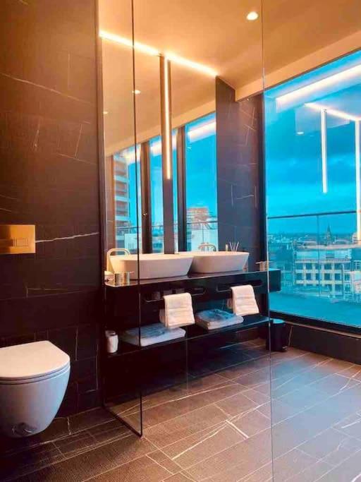 Large 3 Bed 3 Bathrooms Penthouse With Terrace And Views In * Londen