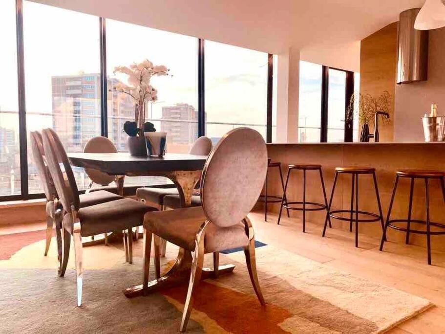 Large 3 Bed 3 Bathrooms Penthouse With Terrace And Views In Appartement Londen