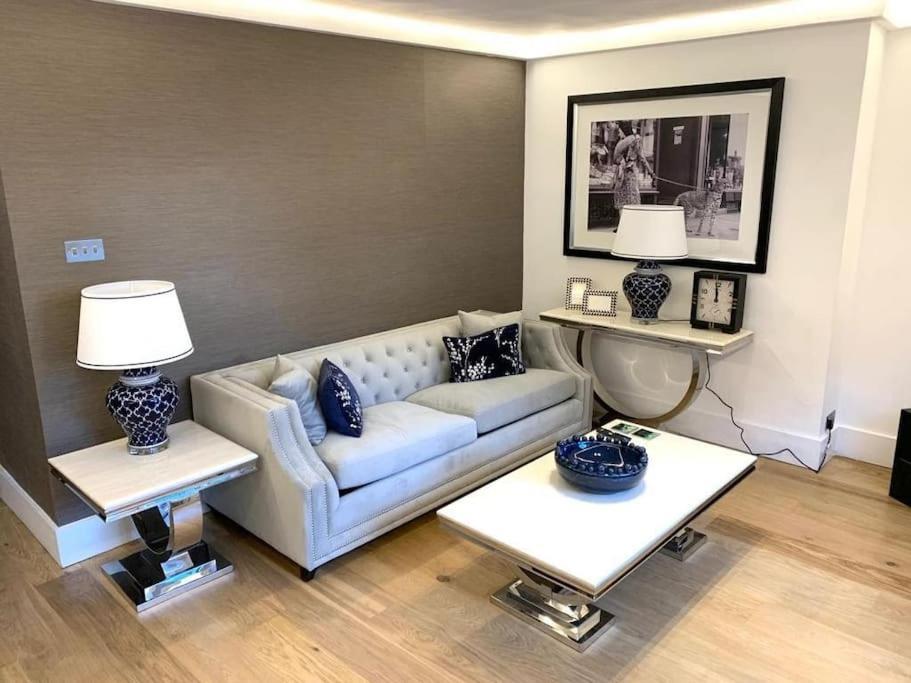 Knightsbridge Opposite Harrods Large Self Contained 1 Bedroom Appartement