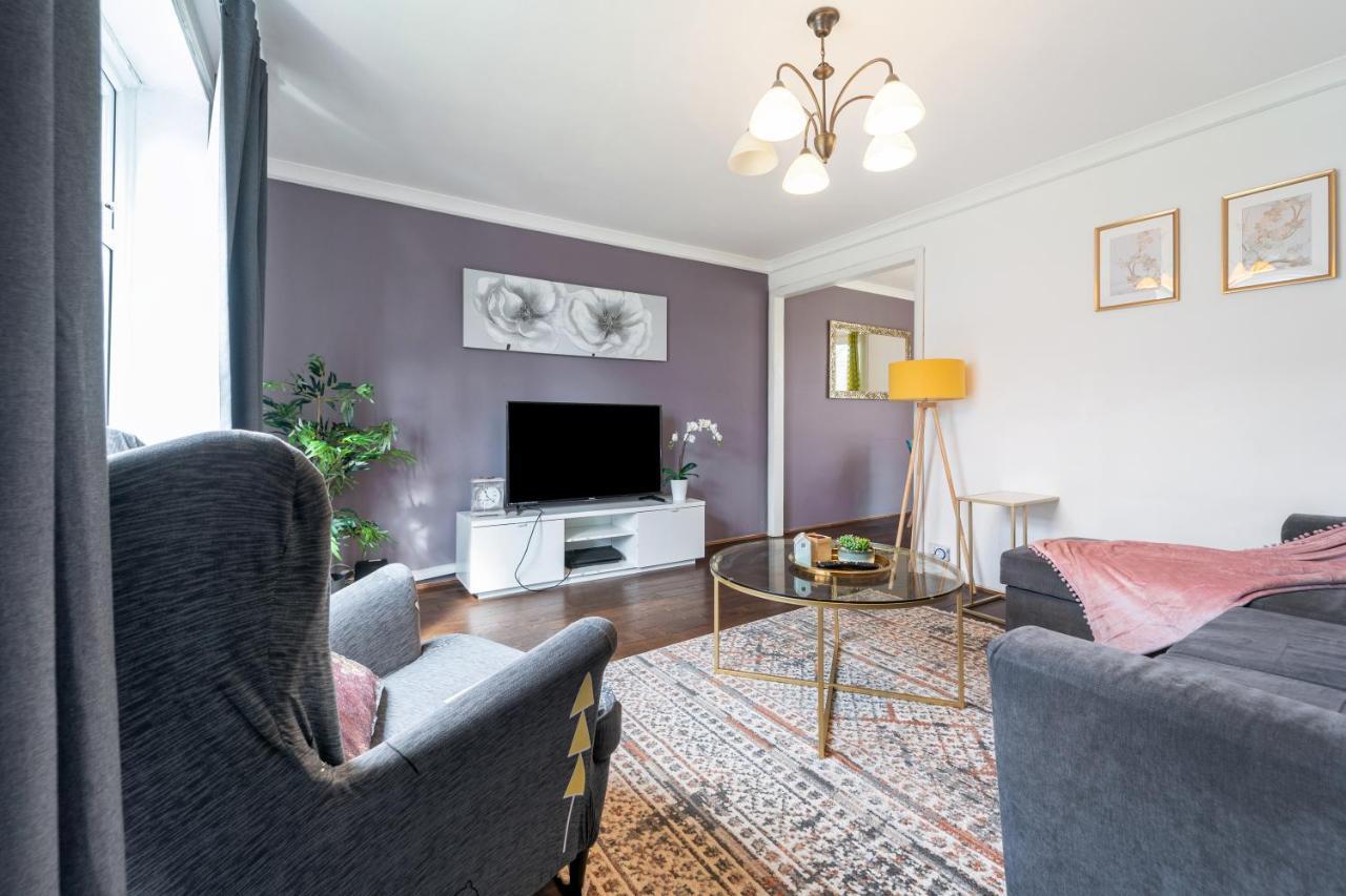Dwellers Delight Living: Chigwell Family With Free Wi-fi & Parking Holiday home *