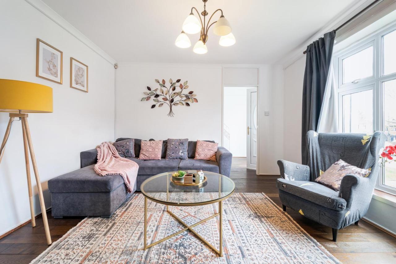 Holiday home Dwellers Delight Living: Chigwell Family With Free Wi-fi & Parking
