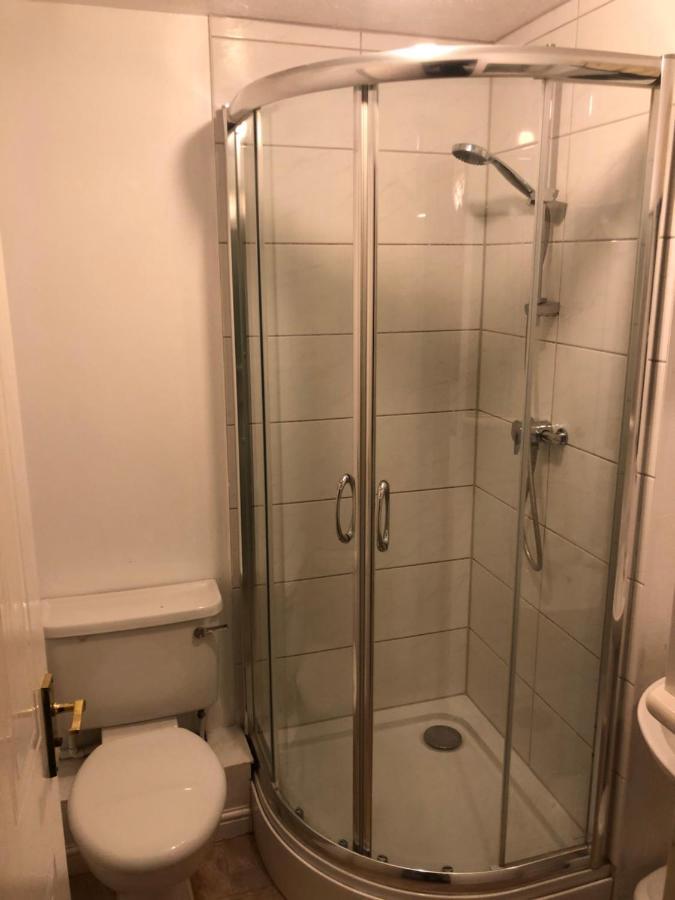 Сasa de vacaciones Lovely 3 Bed Semi Detached House With Off Street Parking Located In A Quiet Close