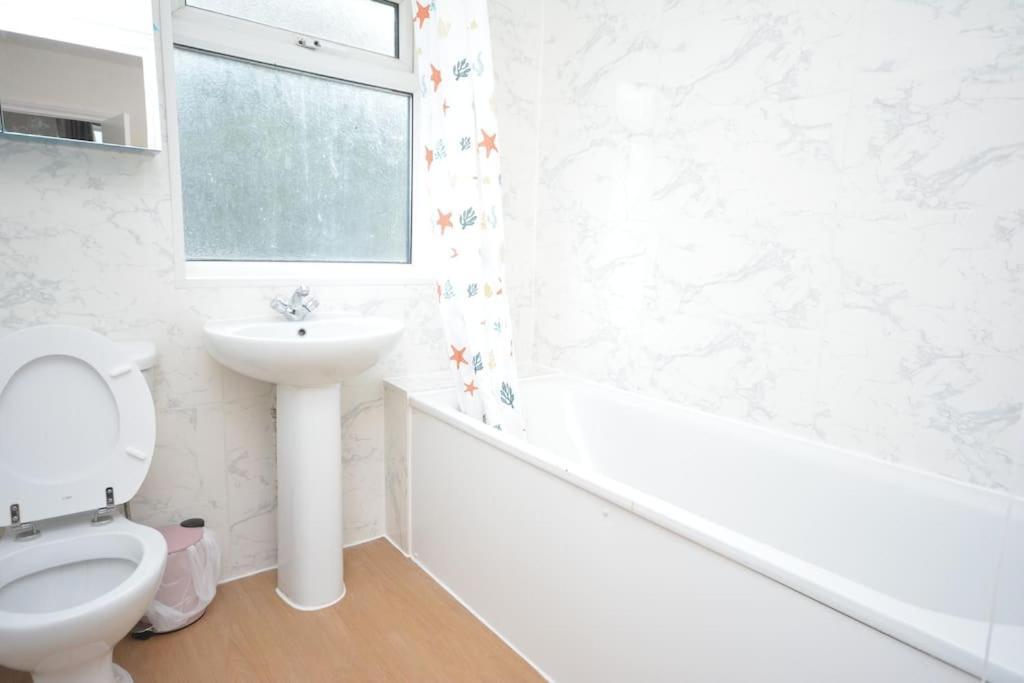 Ferienhaus 4 Bedroom House In East London