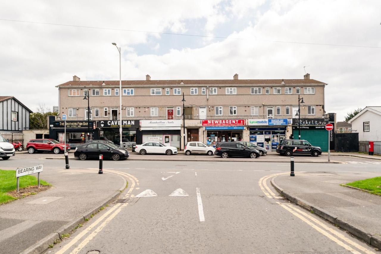 Dwellers Delight Living: Chigwell Family With Free Wi-fi & Parking London