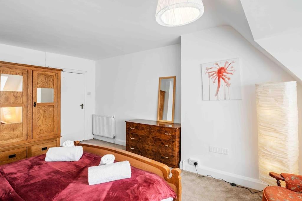 Duplex 3 Bedroom Flat Golders * London