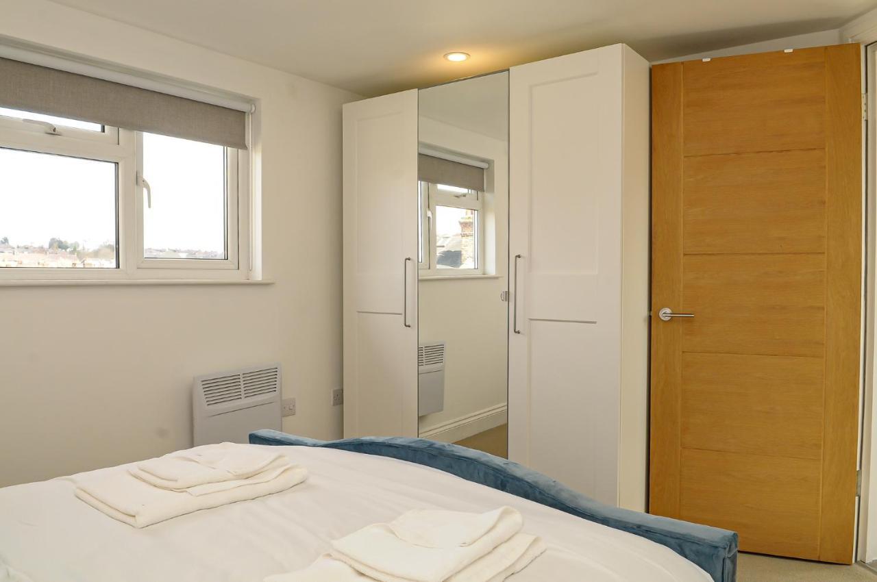 Apartamento Luxury 5 Star - Parking, Garden, Nr Greater Metro Stations Londres