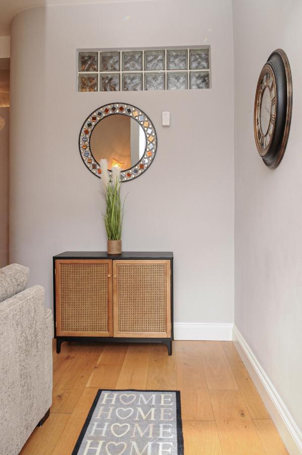 Luxury 5 Star - Parking, Garden, Nr Greater Metro Stations Apartamento Londres