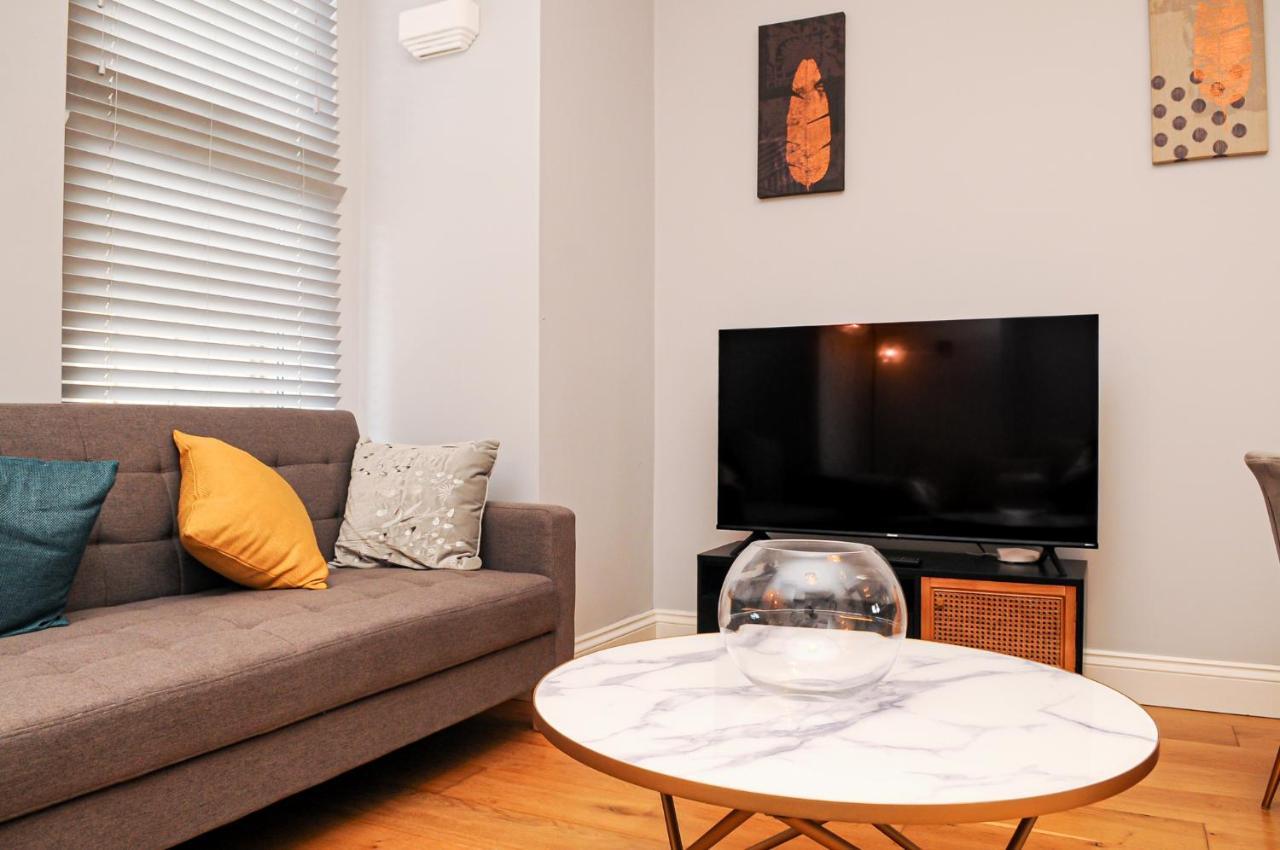 Luxury 5 Star - Parking, Garden, Nr Greater Metro Stations