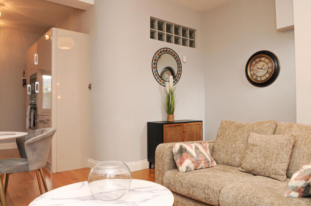 Luxury 5 Star - Parking, Garden, Nr Greater Metro Stations Apartamento