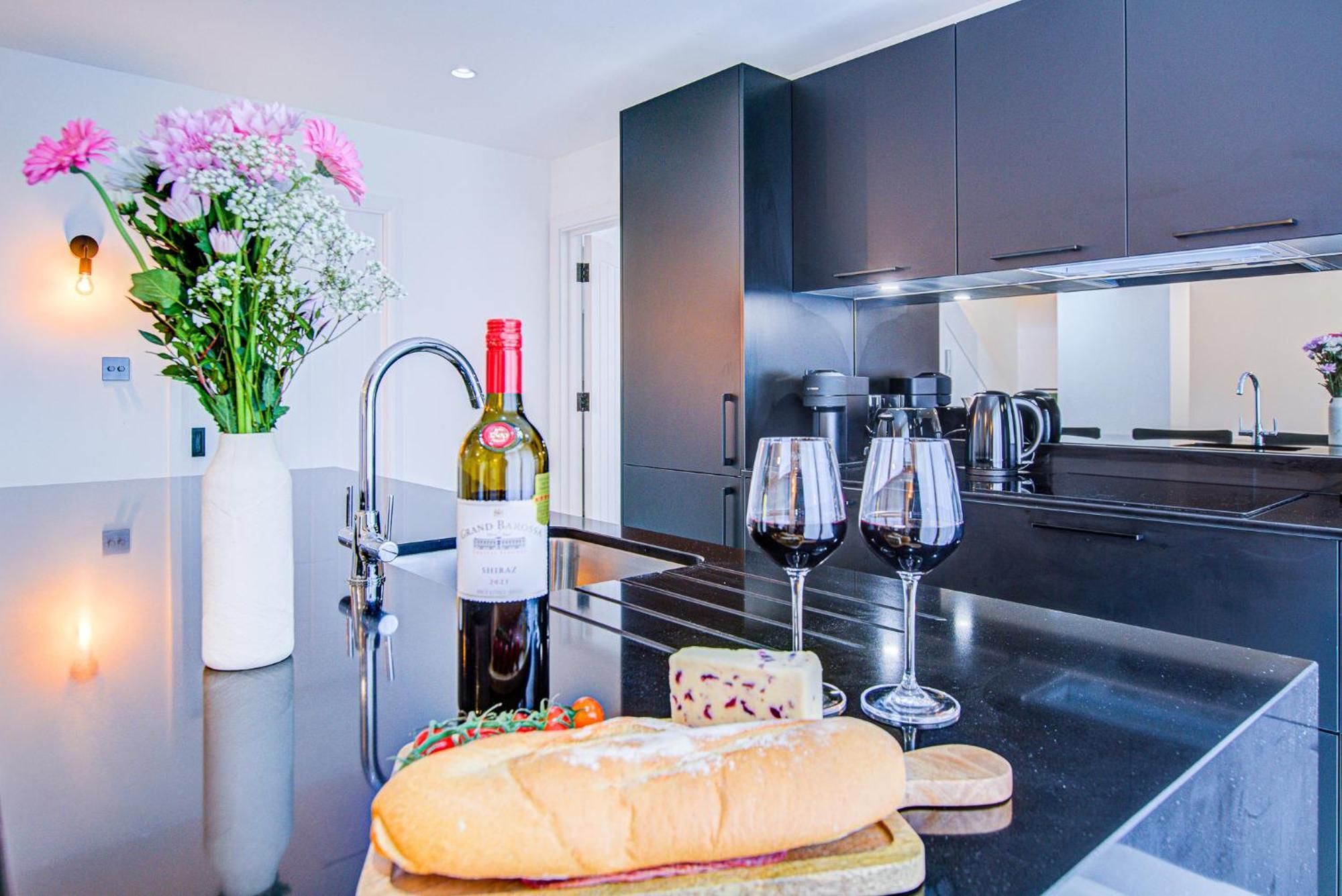 Beautiful 3-bedroom House Just Minutes From Queen's Park Tube Leilighet London