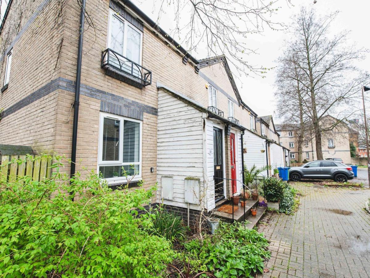 Pass The Keys Cosy Se House Near Tube Line Holiday home *