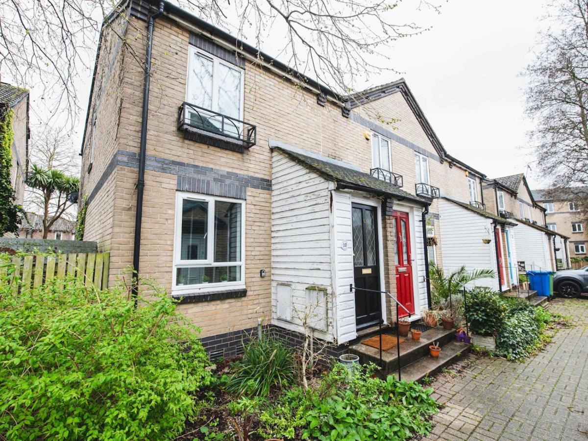Pass The Keys Cosy Se House Near Tube Line *