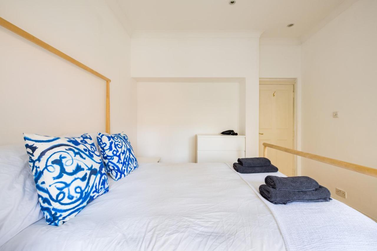 Stylish & Spacious Notting Hill Loft * Londen