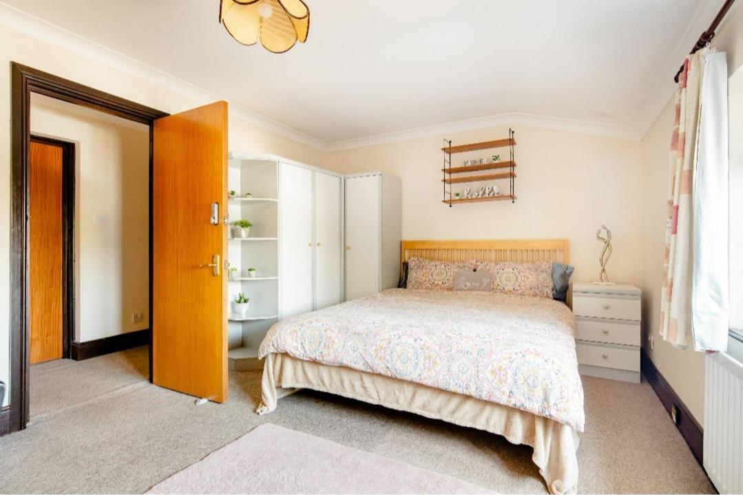 Gasthof Spacious 2 Mins From Station