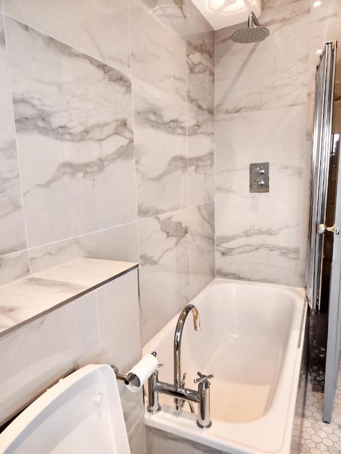 Chelsea Flat 10 Mins Harrods, Balcony, Gym, Air Conditioning Apartamento