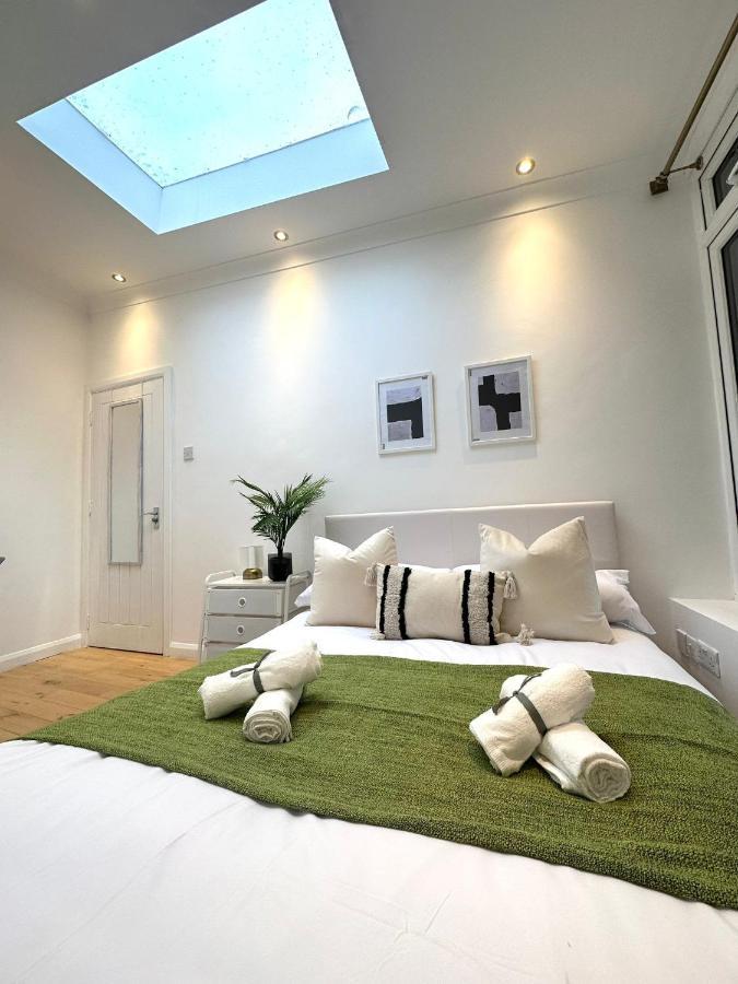 Holiday home Modern In Spacious London