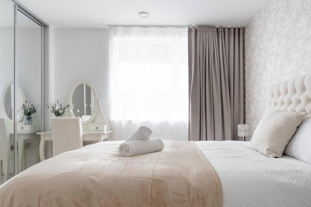 Appartement Lovely En-suite Flat With Balcony And Parking.