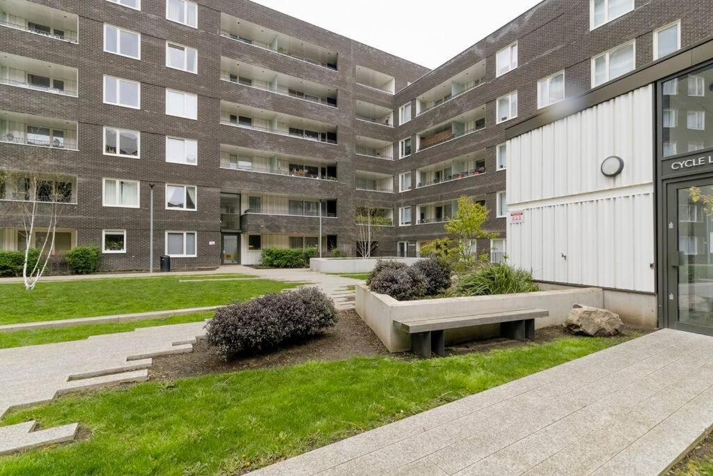 Lovely En-suite Flat With Balcony And Parking. * Londen