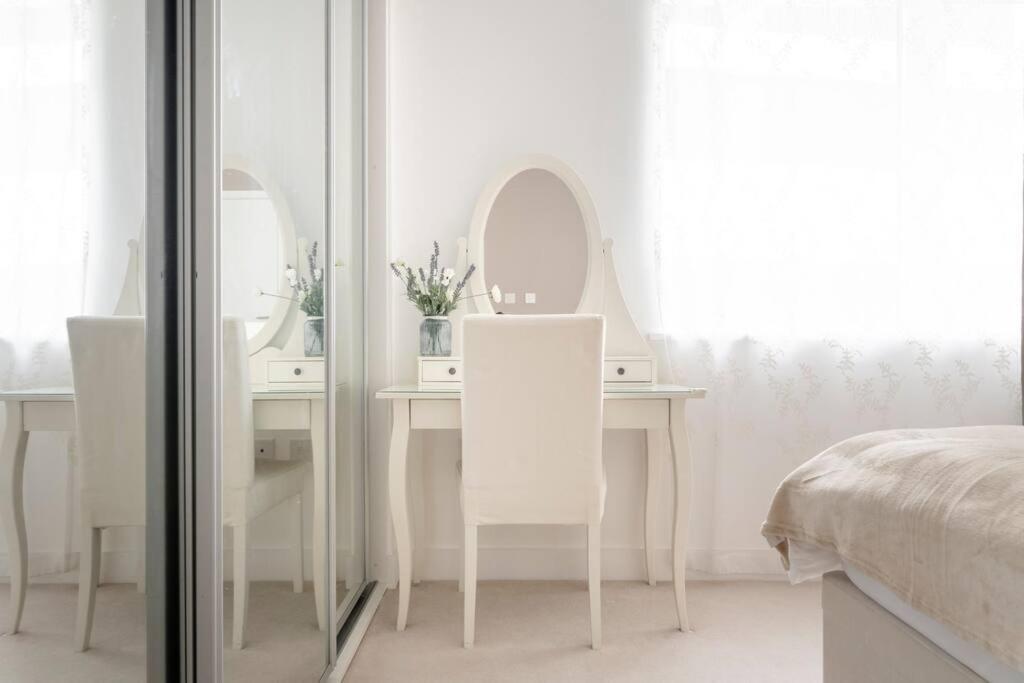 Lovely En-suite Flat With Balcony And Parking. Appartement *