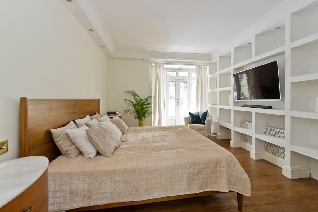 Huge Hyde Park Of Ca. 300 Sqm * London