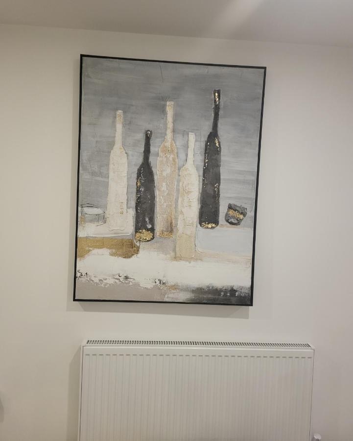 2 Bedrooms 2 Baths, 3 Toilets Excel And City Airport O2 Sleeps Up To 5, * Londen