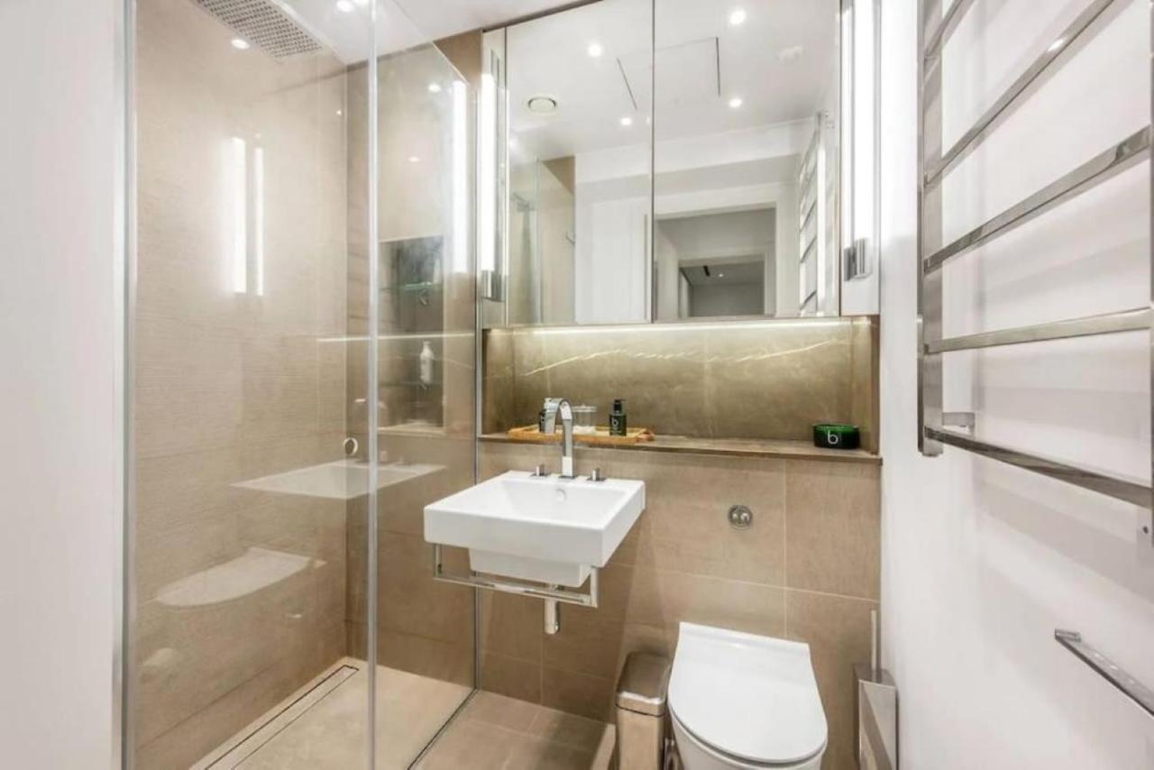 Posh 3 Bedroom Flat With Terrace And Indoor Fireplace In Mayfair, Near Hyde Park *