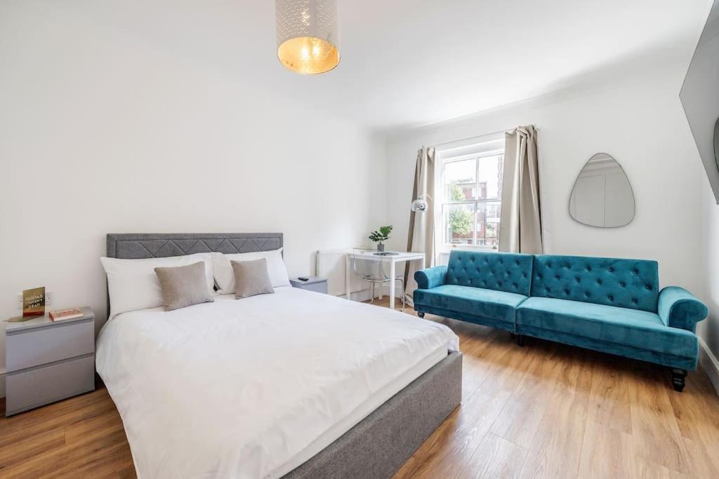 Holiday home House 10 Mins To Tower Bridge Hot Tub & Parking London