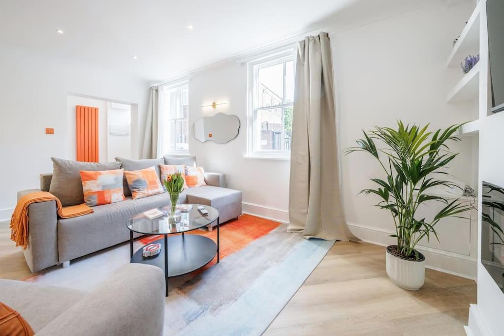 House 10 Mins To Tower Bridge Hot Tub & Parking Holiday home London