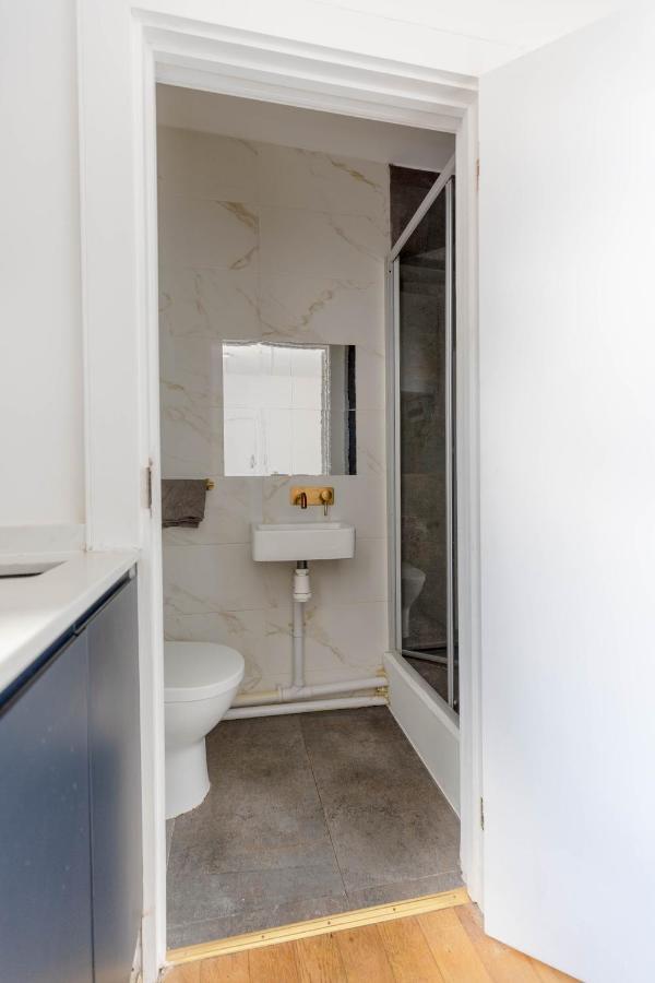 Bricklane Art Apartment