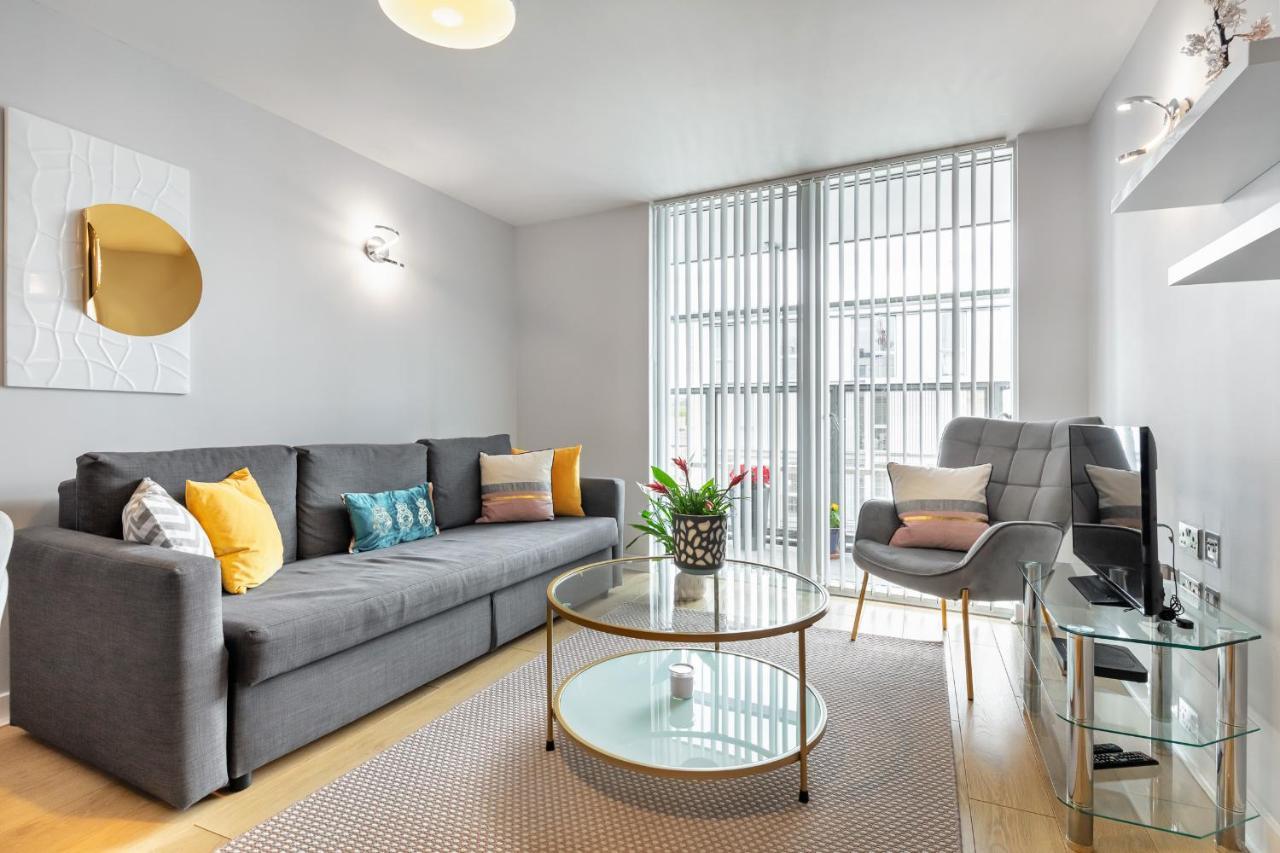 Stunning With Underground Parking! Apartment