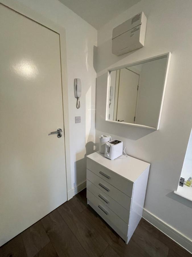 Letzi Premium Cozy Retreat Private En-suite Rooms, Wembley Privatunterkunft *