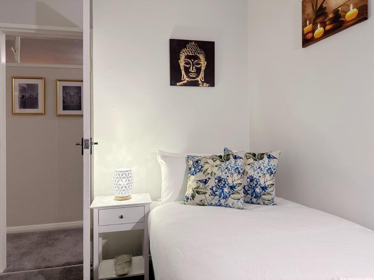 Apartment Zoey Place Near Thames River - 2 Double Beds, 1 Single Bed, Spacious, Ideal For Families