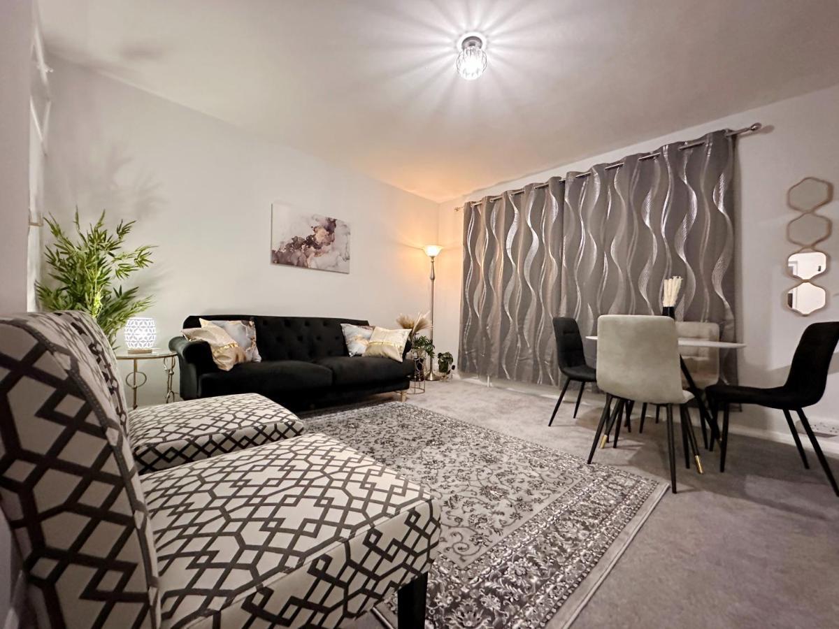 Zoey Place Near Thames River - 2 Double Beds, 1 Single Bed, Spacious, Ideal For Families Apartment