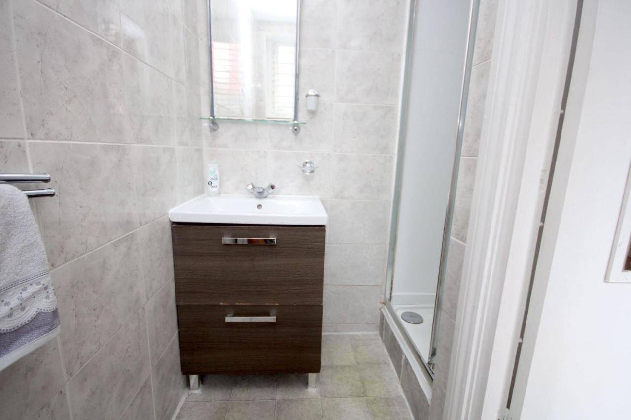 Great Flat Located In Trendy Soho London