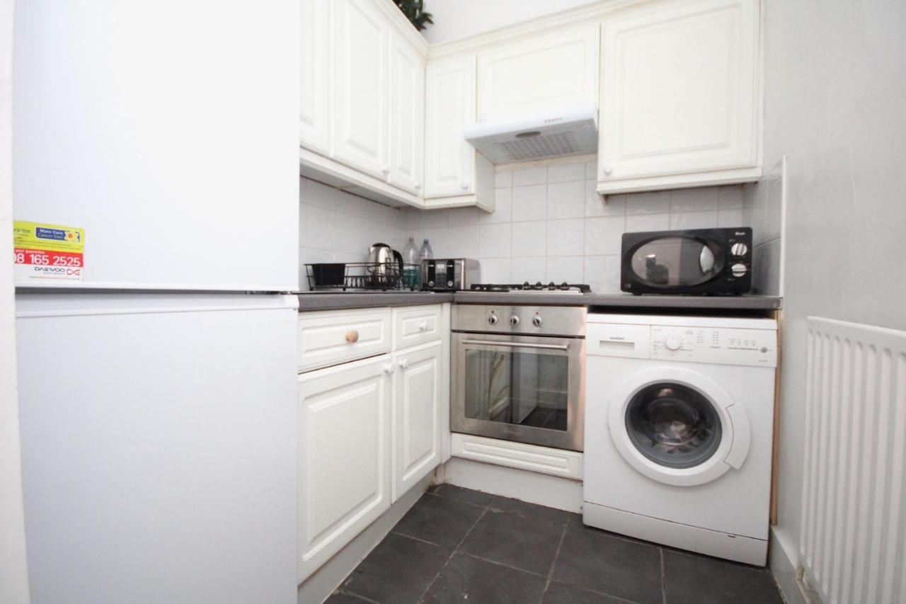 Great Flat Located In Trendy Soho Apartment London
